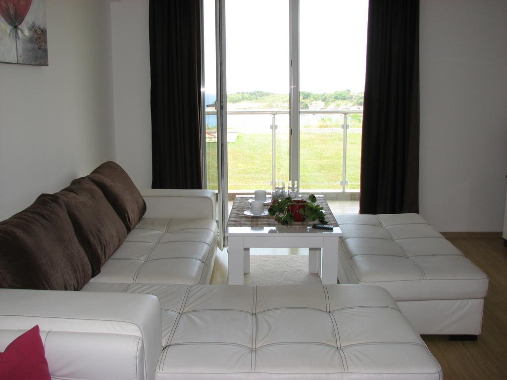 Two-Bedroom Apartment Donika Țarevo Exterior foto