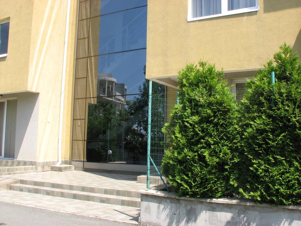 Two-Bedroom Apartment Donika Țarevo Exterior foto