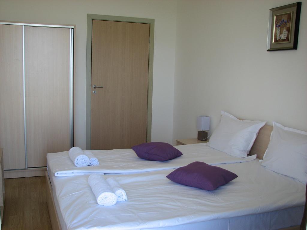 Two-Bedroom Apartment Donika Țarevo Exterior foto