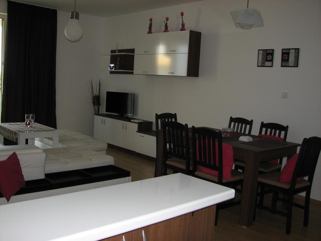 Two-Bedroom Apartment Donika Țarevo Exterior foto