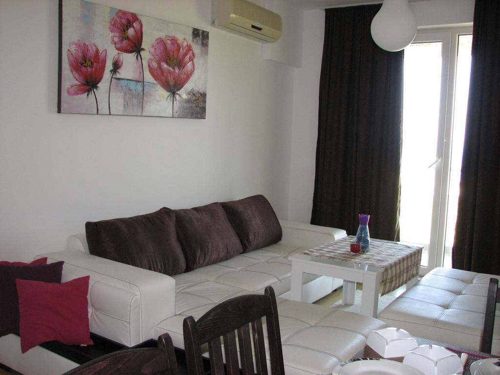 Two-Bedroom Apartment Donika Țarevo Exterior foto